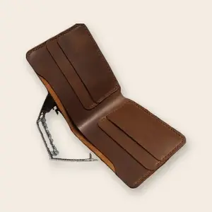 Carteira Bifold Clássica com 4 Bolsos
